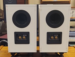 KEF Q150